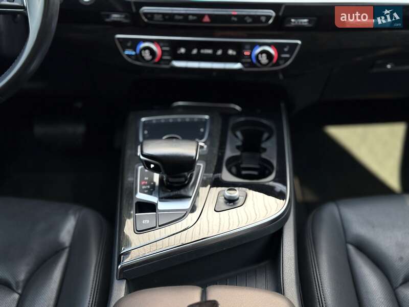 Внедорожник / Кроссовер Audi Q7 2017 в Львове