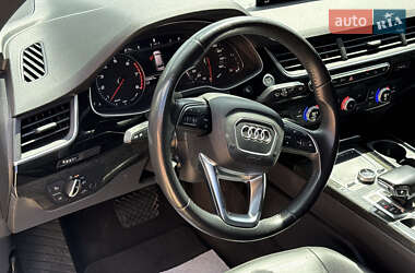 Внедорожник / Кроссовер Audi Q7 2016 в 