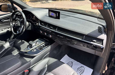 Внедорожник / Кроссовер Audi Q7 2016 в 