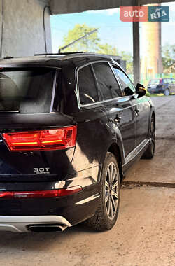 Внедорожник / Кроссовер Audi Q7 2016 в 