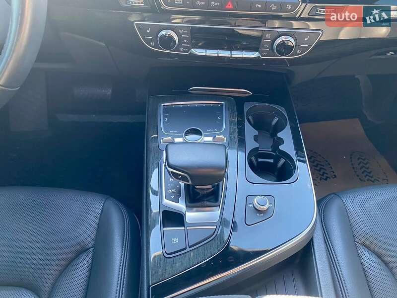 Внедорожник / Кроссовер Audi Q7 2016 в Казатине