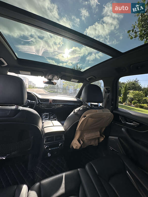 Внедорожник / Кроссовер Audi Q7 2017 в Киеве
