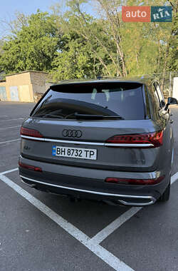 Внедорожник / Кроссовер Audi Q7 2021 в 