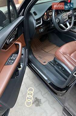 Внедорожник / Кроссовер Audi Q7 2018 в 