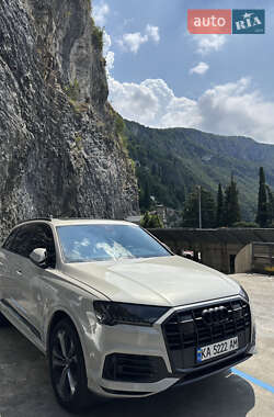 Внедорожник / Кроссовер Audi Q7 2022 в 