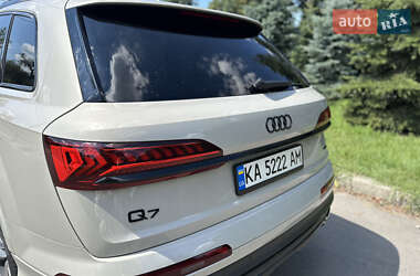 Внедорожник / Кроссовер Audi Q7 2022 в 