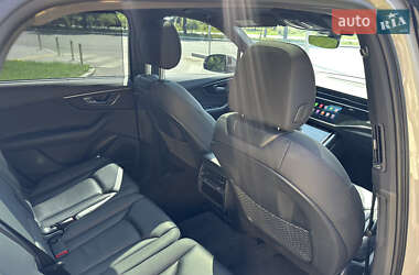 Внедорожник / Кроссовер Audi Q7 2022 в 