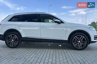 Внедорожник / Кроссовер Audi Q7 2015 в 