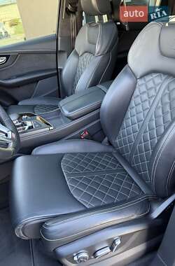 Внедорожник / Кроссовер Audi Q7 2017 в 