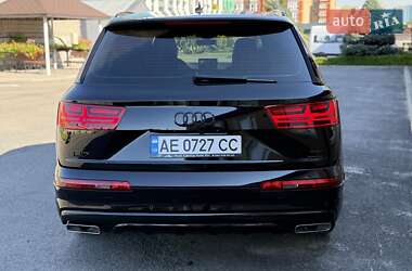 Внедорожник / Кроссовер Audi Q7 2017 в 