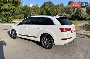 Внедорожник / Кроссовер Audi Q7 2016 в 