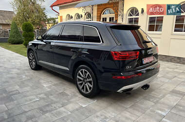 Внедорожник / Кроссовер Audi Q7 2017 в 