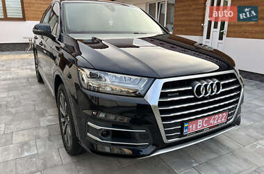 Внедорожник / Кроссовер Audi Q7 2017 в 