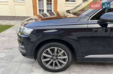 Внедорожник / Кроссовер Audi Q7 2017 в 
