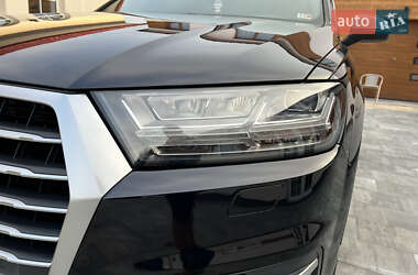 Внедорожник / Кроссовер Audi Q7 2017 в 