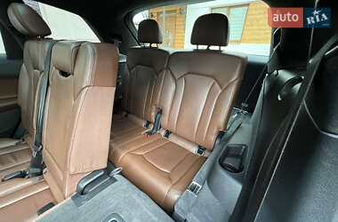 Внедорожник / Кроссовер Audi Q7 2017 в 
