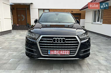 Внедорожник / Кроссовер Audi Q7 2017 в 