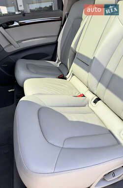 Внедорожник / Кроссовер Audi Q7 2013 в 