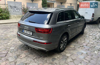 Внедорожник / Кроссовер Audi Q7 2017 в 
