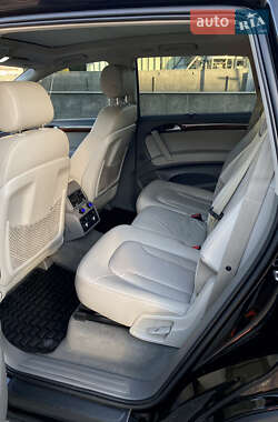 Внедорожник / Кроссовер Audi Q7 2015 в 