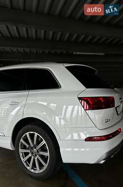 Внедорожник / Кроссовер Audi Q7 2018 в 