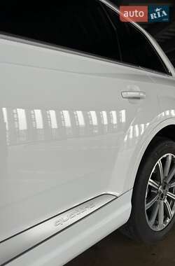 Внедорожник / Кроссовер Audi Q7 2018 в 