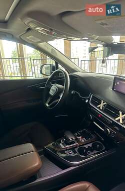Внедорожник / Кроссовер Audi Q7 2018 в 