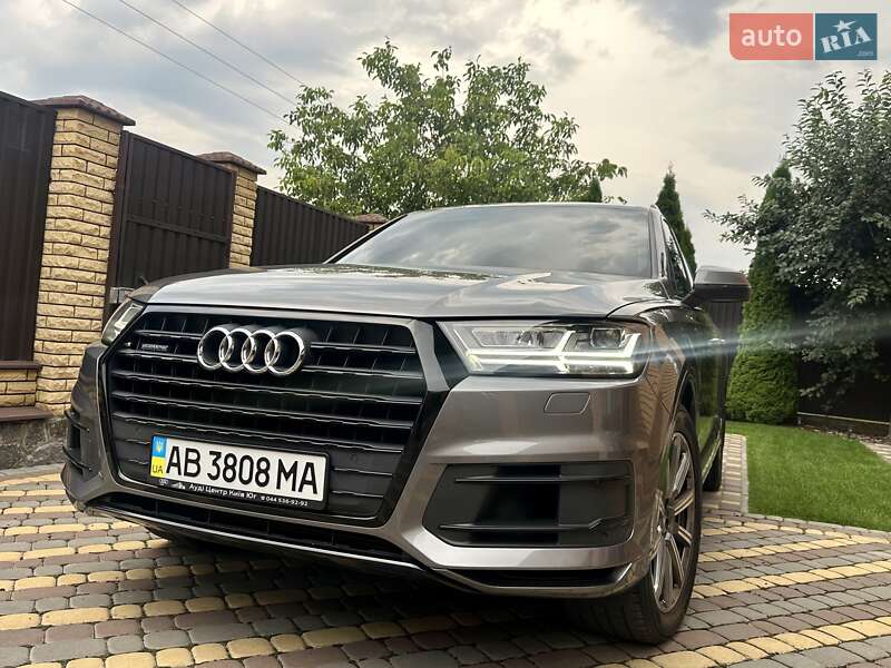 Внедорожник / Кроссовер Audi Q7 2017 в 