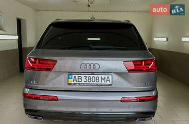 Внедорожник / Кроссовер Audi Q7 2017 в 