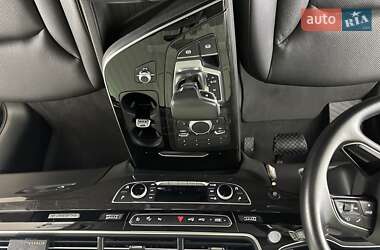 Внедорожник / Кроссовер Audi Q7 2017 в 