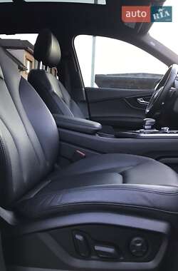 Позашляховик / Кросовер Audi Q7 2016 в 