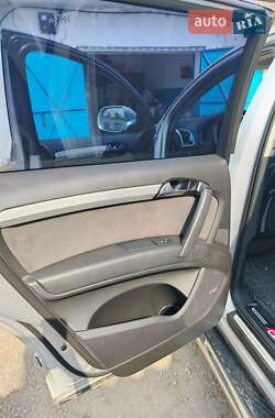 Внедорожник / Кроссовер Audi Q7 2010 в 