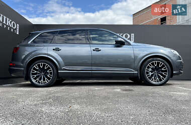 Внедорожник / Кроссовер Audi Q7 2015 в 