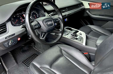 Внедорожник / Кроссовер Audi Q7 2015 в 