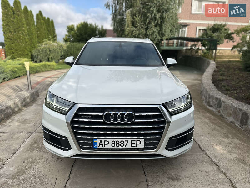 Внедорожник / Кроссовер Audi Q7 2018 в 