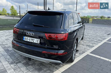 Внедорожник / Кроссовер Audi Q7 2016 в 