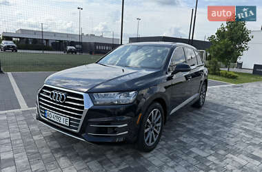 Внедорожник / Кроссовер Audi Q7 2016 в 