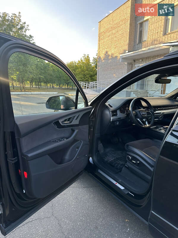 Внедорожник / Кроссовер Audi Q7 2015 в Южноукраинске