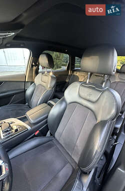 Внедорожник / Кроссовер Audi Q7 2015 в 