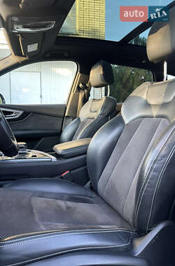 Внедорожник / Кроссовер Audi Q7 2015 в 