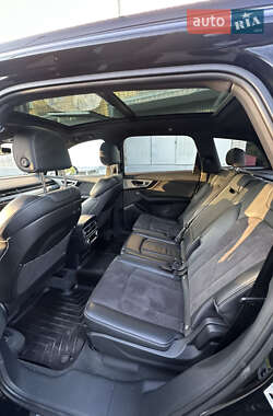Внедорожник / Кроссовер Audi Q7 2015 в 