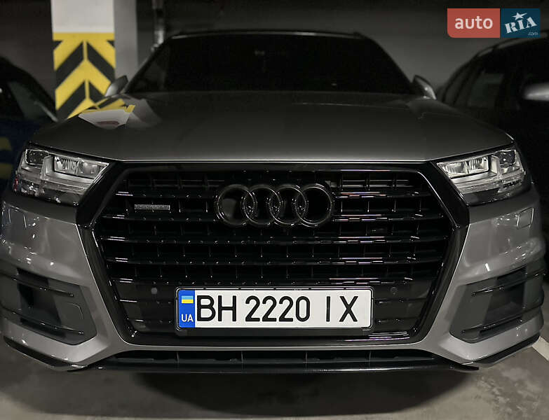 Внедорожник / Кроссовер Audi Q7 2016 в 
