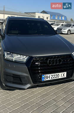 Внедорожник / Кроссовер Audi Q7 2016 в 