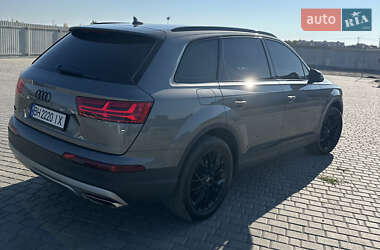Внедорожник / Кроссовер Audi Q7 2016 в 