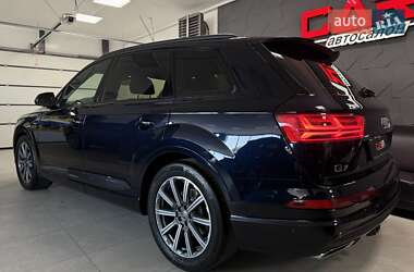 Внедорожник / Кроссовер Audi Q7 2017 в 