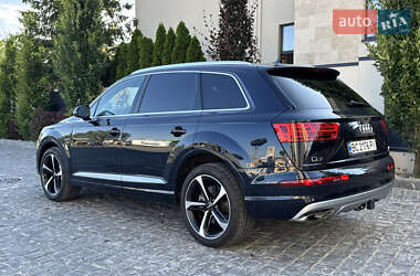 Внедорожник / Кроссовер Audi Q7 2017 в 
