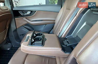 Внедорожник / Кроссовер Audi Q7 2017 в 