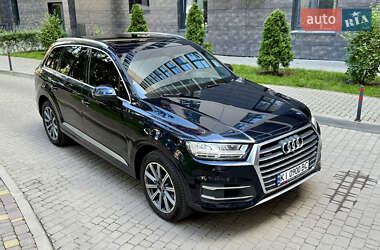 Внедорожник / Кроссовер Audi Q7 2016 в 