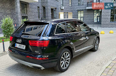 Внедорожник / Кроссовер Audi Q7 2016 в 