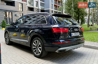 Внедорожник / Кроссовер Audi Q7 2016 в 